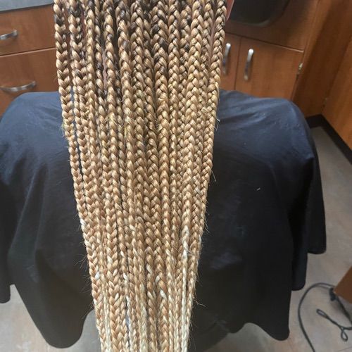 Hair work by Nu'Lynie Salon